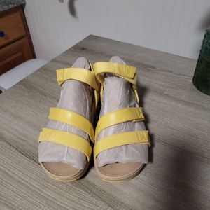 Vionic Wedge Yellow Strap Sandles